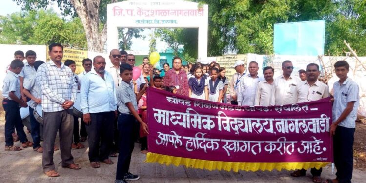 नागलवाडी येथे शाळेच्या पहिल्या दिवसानिमित्त काढण्यात आली प्रभातफेरी