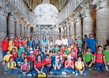 आॕक्सफर्ड इंग्लिश मिडीयम स्कुल येथील विद्यार्थ्यांची अजिंठा लेणीस भेट….!