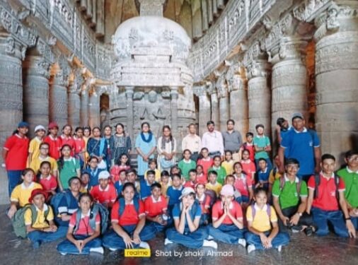 आॕक्सफर्ड इंग्लिश मिडीयम स्कुल येथील विद्यार्थ्यांची अजिंठा लेणीस भेट….!