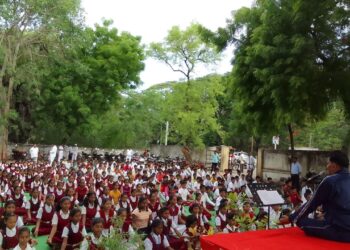 कस्तुरबा माध्यमिक विद्यालयात योग दिन उत्साहात; प्रभातफेरीद्वारे करण्यात आली जनजागृती 