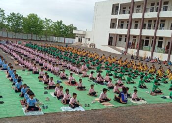 पंकज ग्लोबल पब्लिक स्कूल येथे योग दिवस उत्साहात साजरा