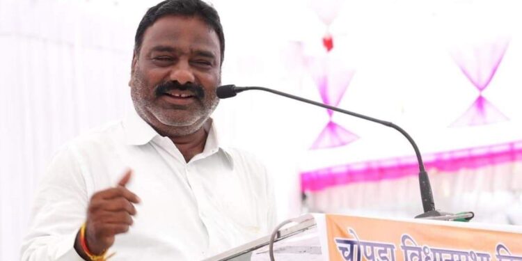 चोसाका चेअरमनवर फसवणुकीचा गुन्हा दाखल व्हावा माजी जि.प. सदस्याची पोलीस अधिक्षकांकडे निवेदनाद्वारे मागणी..!