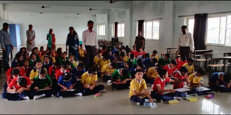 ऑक्सफर्ड इंग्लिश मीडियम शाळेत राबविण्यात आला पत्रलेखनाचा अनोखा उपक्रम