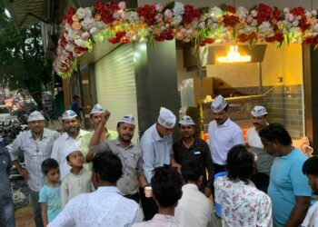 वर्धा शहर आम आदमी पार्टी तर्फे मोहरर्मनिमित्त शरबत वाटप