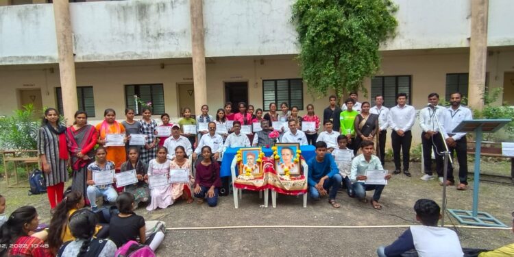 राष्ट्रपुरुषांच्या त्यागाने घडला भारत  – प्राचार्य डॉ.डी.ए.सूर्यवंशी