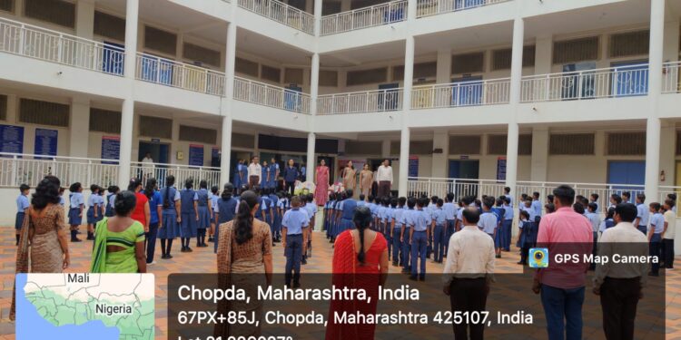 ऑक्सफर्ड इंग्लिश मीडियम स्कूल येथे सामूहिक राष्ट्रगीत गायन उत्साहात संपन्न