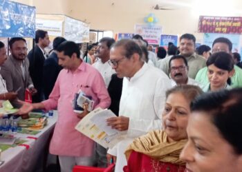 भव्य कर्ज मेळाव्यास जनतेचा प्रचंड प्रतिसाद; जवळपास २५ कोटी रुपये कर्ज झाले मंजूर!!  चोपडा तालुका व्यापारी महामंडळ व रोटरी क्लबचा संयुक्त उपक्रम