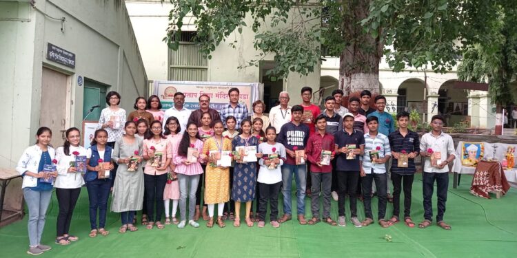 प्रताप विद्या मंदिर येथे गुणवंत विद्यार्थ्यांचा सत्कार सोहळा संपन्न
