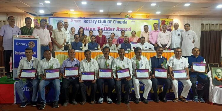 चोपड्यात रोटरी तर्फे शिक्षक दिनानिमित्त ‘नेशन बिल्डर अवॉर्ड – २०२२’ चा वितरण सोहळा उत्साहात संपन्न