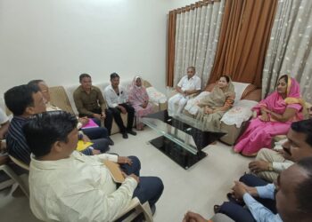 आमदार लता सोनवणे यांनी घेतली लंपी आजार व अतिवृष्टीबाबत आढावा बैठक