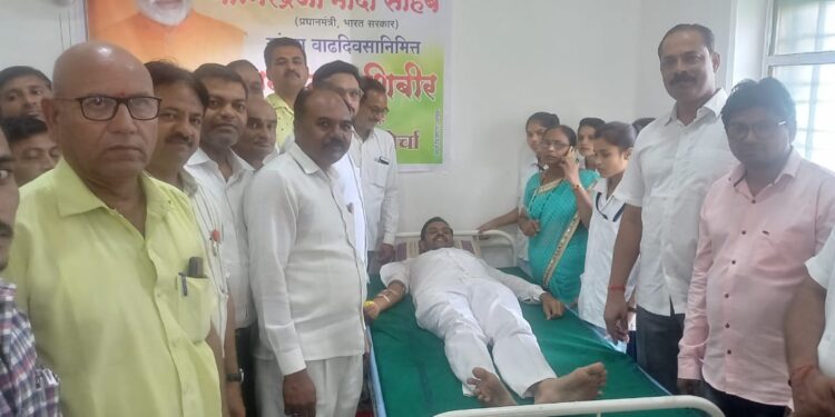 चोपडा भाजपा युवा मोर्चातर्फे भव्य रक्तदान शिबीर संपन्न 