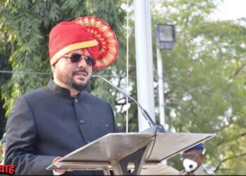 जळगांवचे पालकमंत्री पुन्हा एकदा गुलाबराव पाटील!!; पहा राज्यातील सर्व पालकमंत्र्यांची यादी…