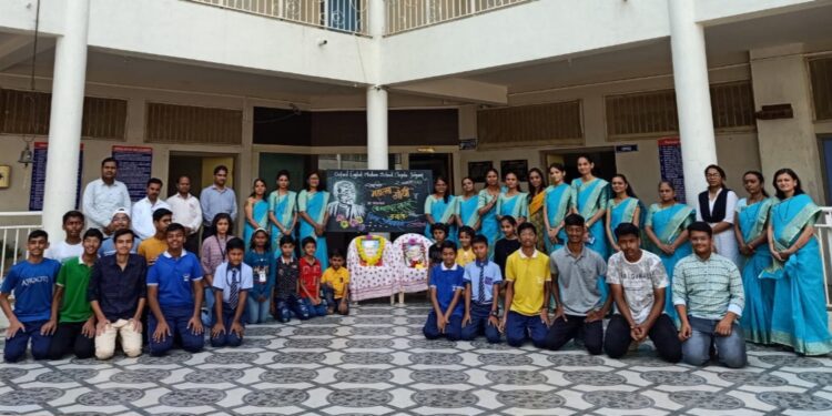 ऑक्सफर्ड इंग्लिश मीडियम स्कूलमध्ये महात्मा गांधी आणि लालबहादूर शास्त्री जयंती उत्साहात साजरी