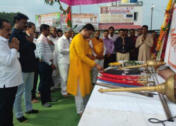 चोपडा येथे हिंदु रक्षा समिती तर्फे शस्त्र पूजनाचा कार्यक्रम उत्साहात संपन्न!!;    चोपड्यात ७ रोजी हिंदु संघटन मेळाव्याचे आयोजन   