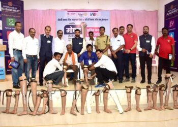 रोटरीतर्फे 121 दिव्यांग बांधवांना मोफत कृत्रिम पायांचे वितरण