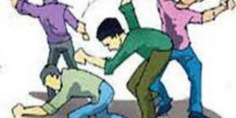 रेती चोरीची टीप देतो या कारणावरुन एकास मारहाण; नऊ जणांविरुद्ध गुन्हा दाखल!!