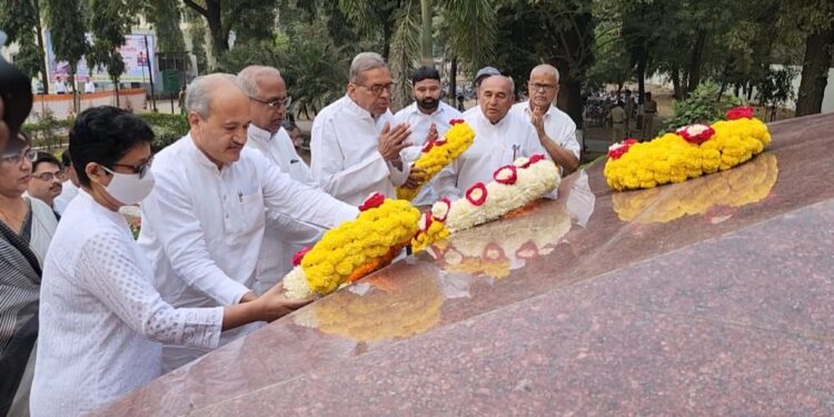 माजी शिक्षणमंत्री स्व. शरदचंद्रिका पाटील यांना हजारोंनी वाहिली श्रद्धांजली, 80 जणांनी केले रक्तदान