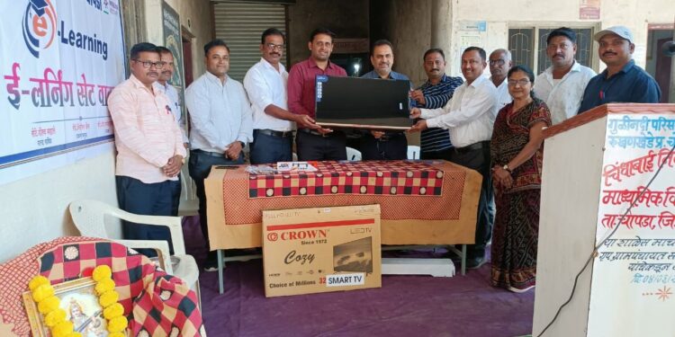 चोपडा रोटरी तर्फे शाळांना ई-लर्निंग सेटची भेट; या माध्यमातून मिळणार आनंददायी आणि मनोरंजनात्मक शिक्षण!!