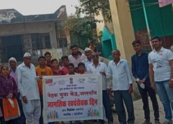 आंतरराष्ट्रीय युवा दिनानिमित्त खर्ची बु. येथे स्वच्छता अभियान