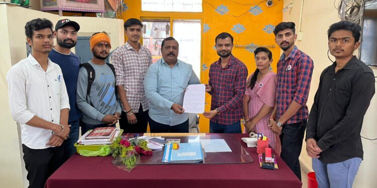 विद्यार्थीनींकरीता मोफत बससेवा सुरु करावी; अखिल भारतीय विद्यार्थी परिषदेची निवेदनाद्वारे मागणी