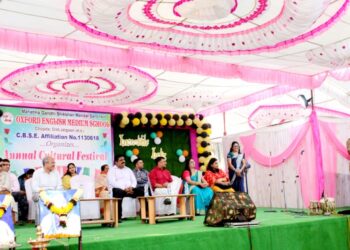 ऑक्सफर्ड इंग्लिश मीडियम स्कूल येथे सांस्कृतिक कार्यक्रमातून घडले अतुल्य भारताचे दर्शन