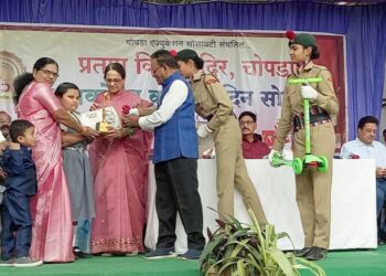 चोपड्याची अविका गायकवाड चित्ररंगभरण स्पर्धेमध्ये देशात सर्वप्रथम.. !