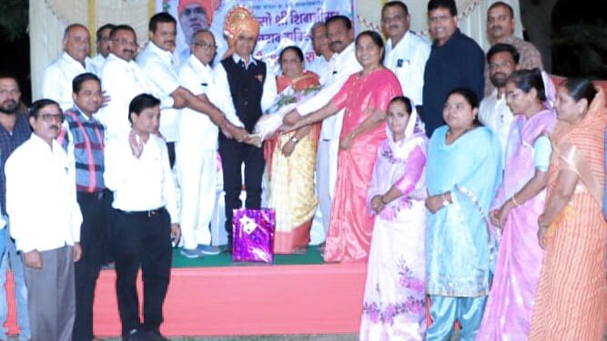 ग.स. शाखाधिकारी शिवाजी बाविस्कर यांचा सेवापुर्ती सत्कार सोहळा संपन्न !!