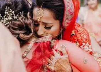 बाबुल की दुआएँ लेती जा………!!