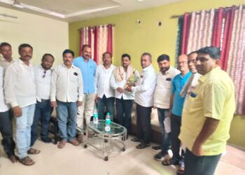 चोपड्यात माजी राज्यमंत्री बाळासाहेब दोडतलेंची भेट !