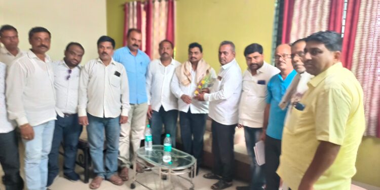 चोपड्यात माजी राज्यमंत्री बाळासाहेब दोडतलेंची भेट !