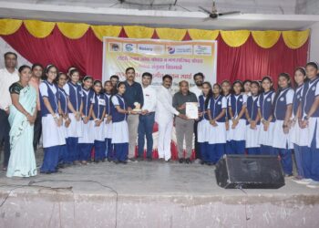 चोपड्यात स्वातंत्र्य दिनानिमित्त  राष्ट्रभक्तीपर समूह गीत गायन स्पर्धा उत्साहात संपन्न