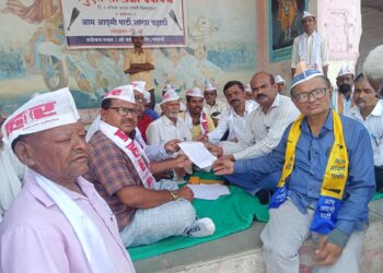 चहार्डी ग्रामपंचायतीला पूर्णवेळ ग्रामसेवक मिळणार !!; लेखी आश्वासनानंतर साखळी उपोषण मागे