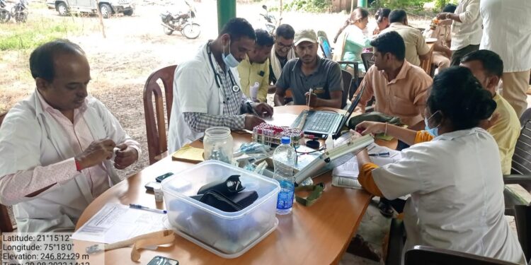 चोपडा वनविभागात कर्मचाऱ्यांसाठी मोफत आरोग्य तपासणी शिबीर संपन्न