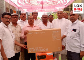 लासूर येथे सामाजिक दायित्वातून शाळेस इंव्हर्टर व टिव्हि संच भेट