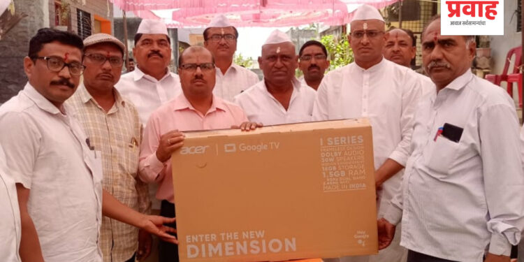 लासूर येथे सामाजिक दायित्वातून शाळेस इंव्हर्टर व टिव्हि संच भेट