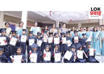 ऑक्सफर्ड इंग्लिश मिडियम स्कूल येथे ग्रॅज्युएशन सेरेमनीचे यशस्वी आयोजन