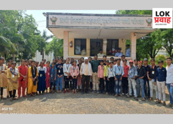 शैक्षणिक क्षेत्रभेट उपक्रमांतर्गत माध्यमिक विद्यालयातील विद्यार्थ्यांची तापी सुतगिरणीस भेट