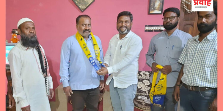 माजी सरपंच उमेश लटारे यांचा आम आदमी पक्षात प्रवेश