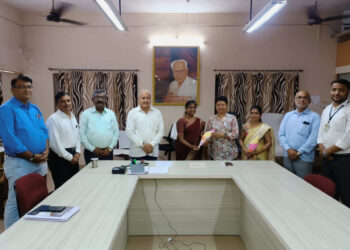 चोपडा महाविद्यालयात पेटंट प्राप्त गुणवंत प्राध्यापकांचा सत्कार