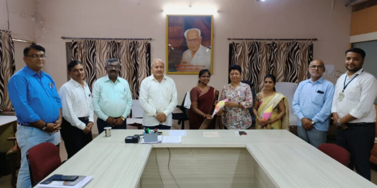 चोपडा महाविद्यालयात पेटंट प्राप्त गुणवंत प्राध्यापकांचा सत्कार