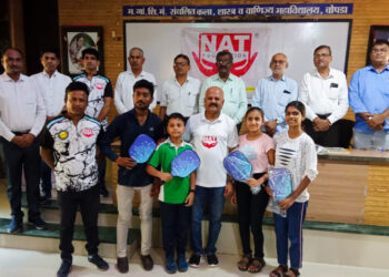 चोपडा महाविद्यालयातील पिकलबॉल स्पर्धा विजेत्या विद्यार्थ्यांना नॅट फाउंडेशनतर्फे शैक्षणिक शिष्यवृत्ती प्रदान
