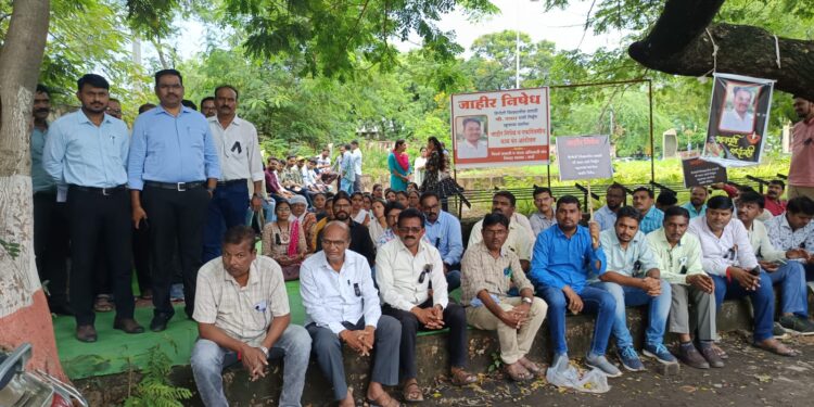 वर्धा महसूल कर्मचाऱ्यांचे एक दिवशीय कामबंद आंदोलन