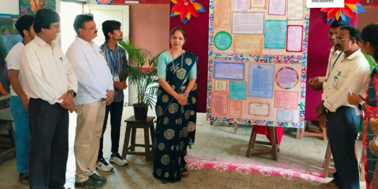 कलेच्या विद्यार्थ्यांकडून शिक्षक दिन उत्साहात साजरा