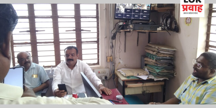 शेतकऱ्यांना नाहक त्रास झाला तर बँकेला कुलूप ठोकेल – शिवसेना जिल्हाप्रमुख गणेश ईखार